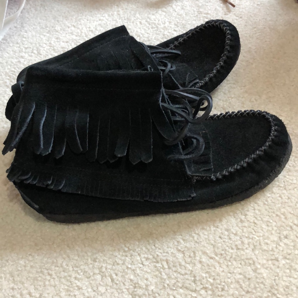 Minnetonka fringe boot